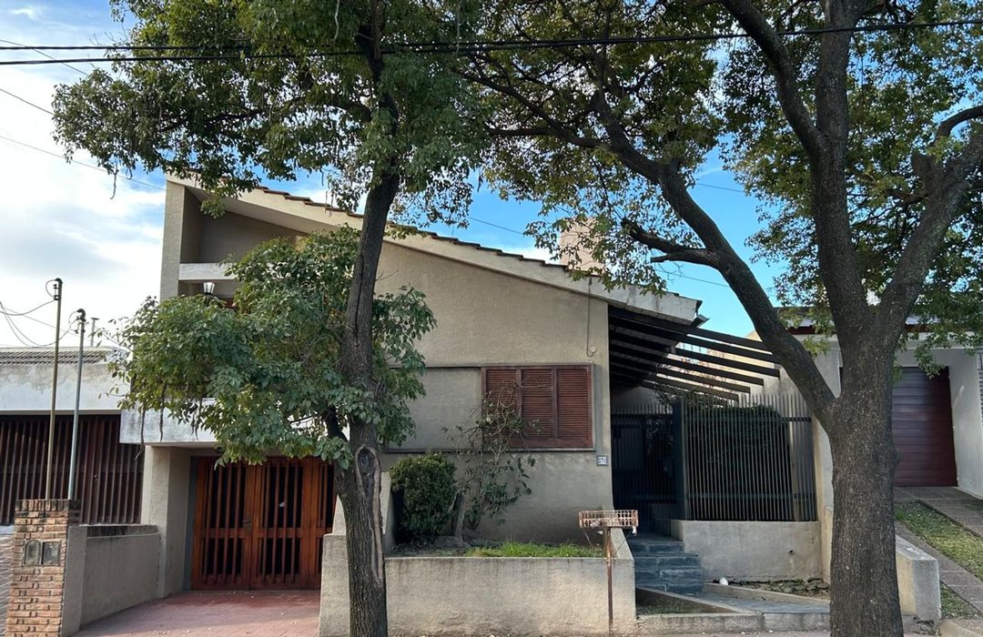 VENTA CASA 3 DORMITORIOS B° SAN SALVADOR CÓRDOBA