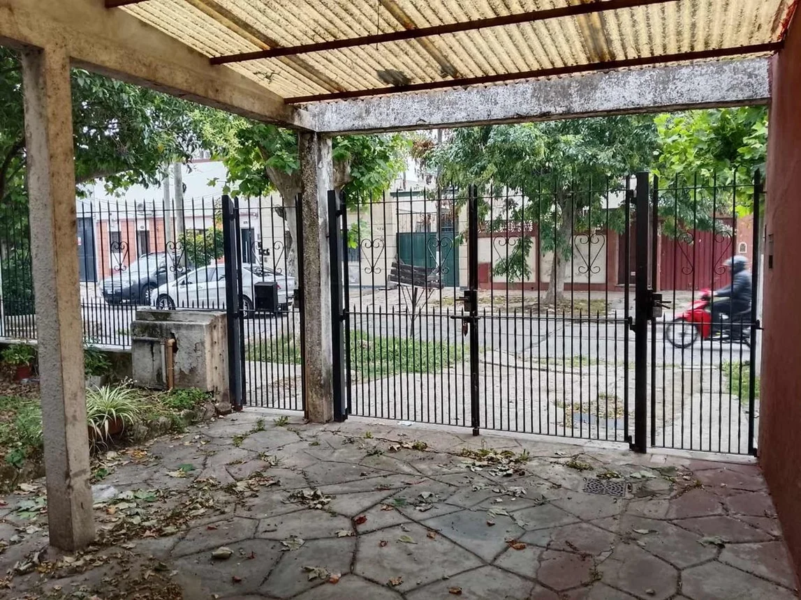 Casa de 7 ambientes en venta en Sarandí, Mansilla 2700, foto 3