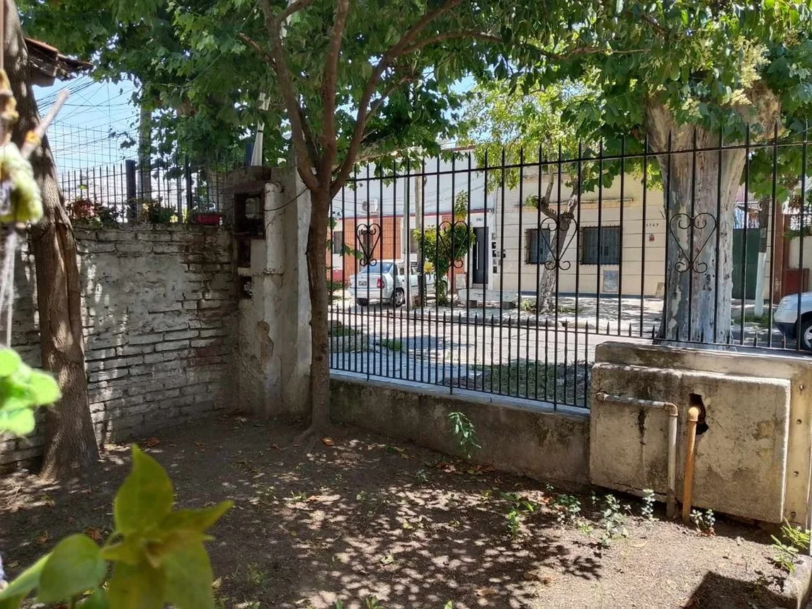 Casa de 7 ambientes en venta en Sarandí, Mansilla 2700, foto 2