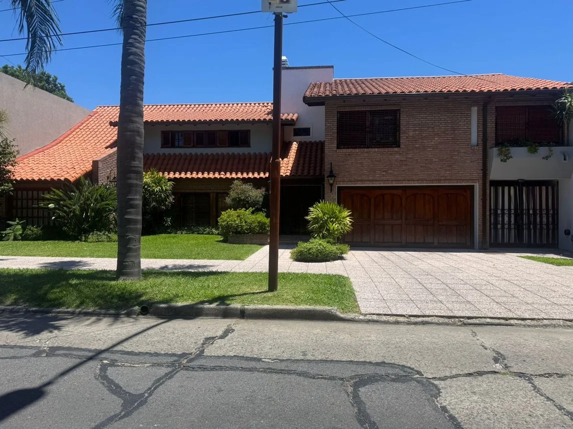Venta casa 6 ambientes castelar con pileta, foto 1