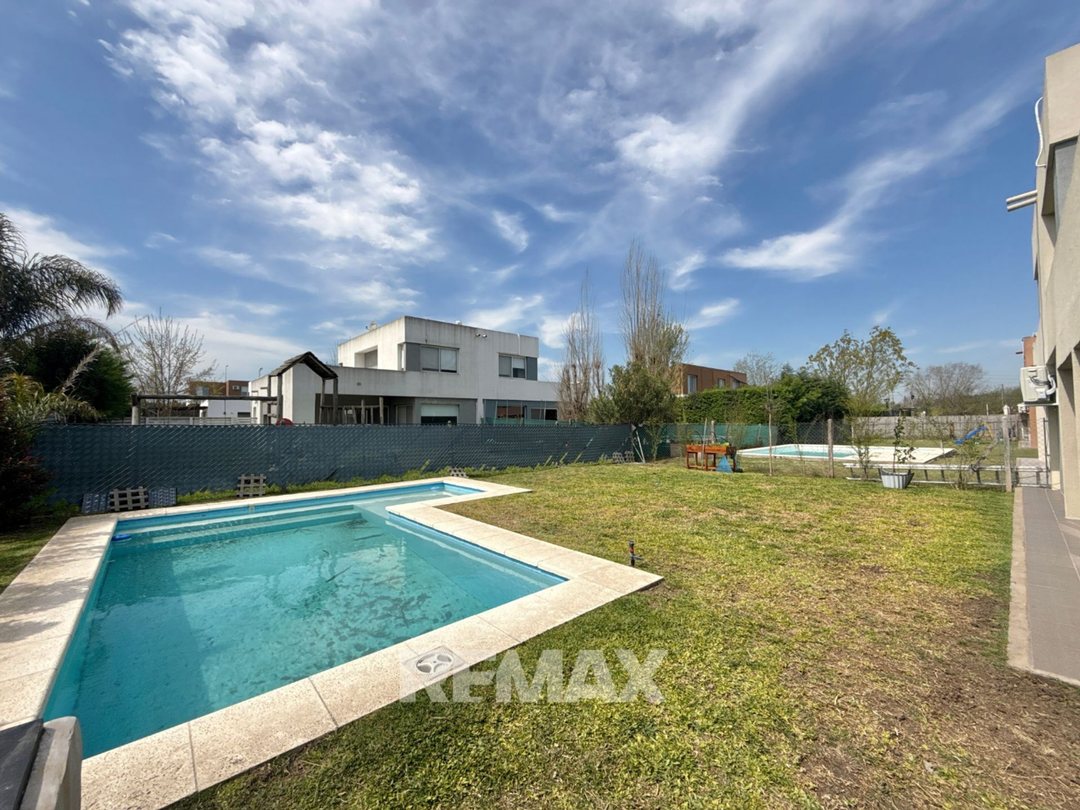 Venta Casa con pileta-galeria Casas del este Pilar