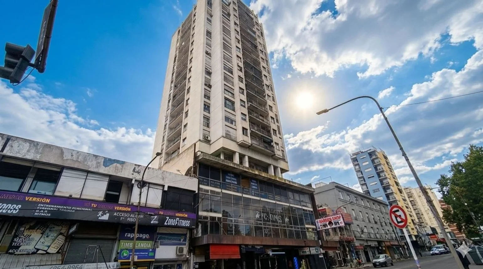 Departamento de 4 ambientes en venta en Quilmes, Avenida Hipólito Yrigoyen 500, foto 2
