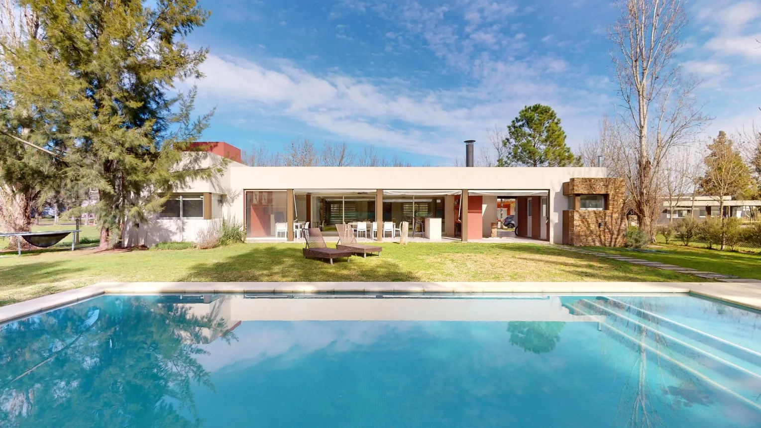 Casa de 4 ambientes en venta en La Plata, Miralagos Ruta 2 Km 0