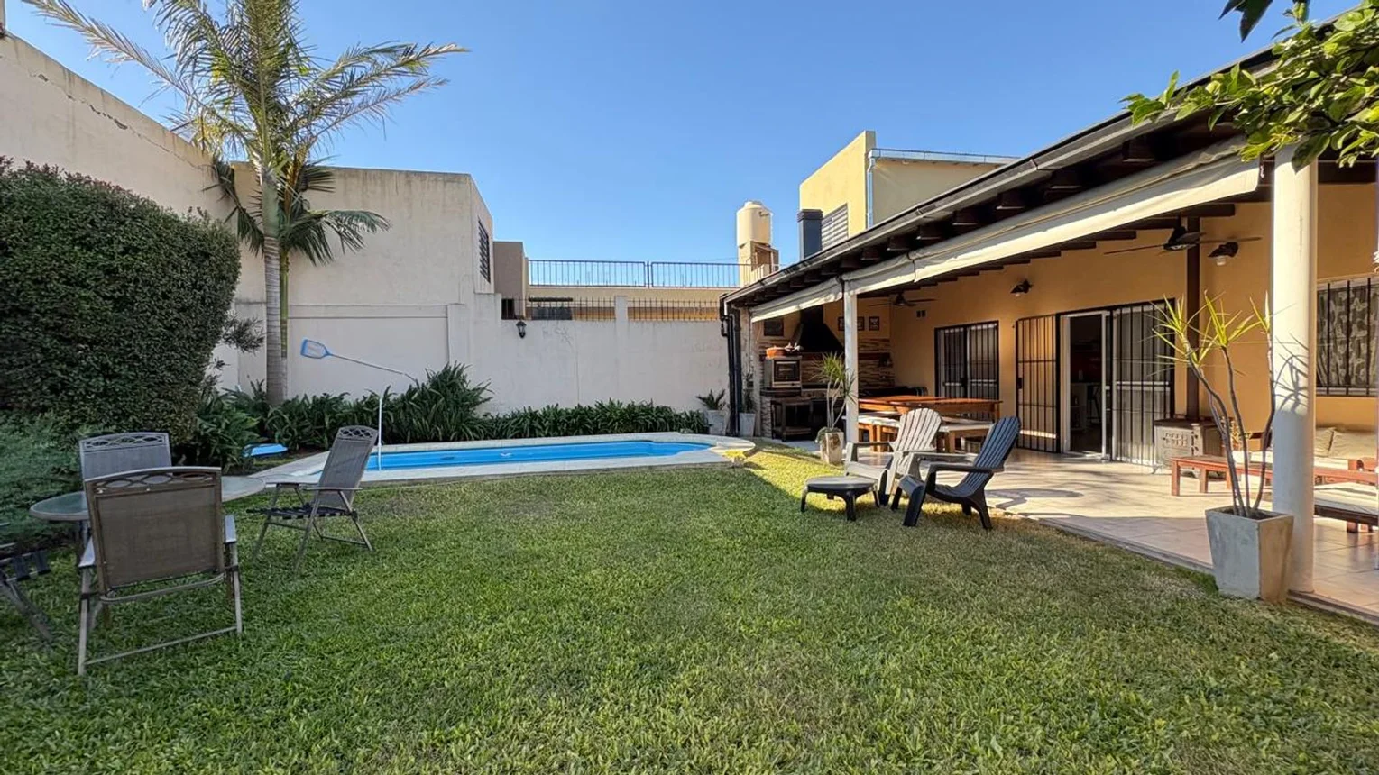 Casa en venta en Banfield, foto 2