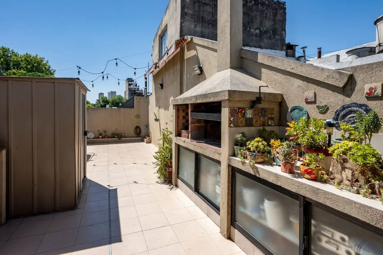 PH de 4 ambientes en venta en Floresta, Camarones 4300