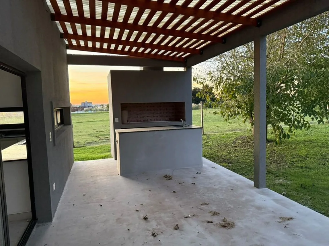 Casa en venta en Pilar, foto 2