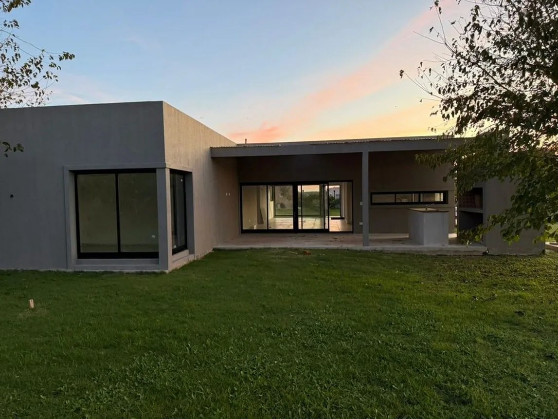 Casa en venta en Pilar, foto 4