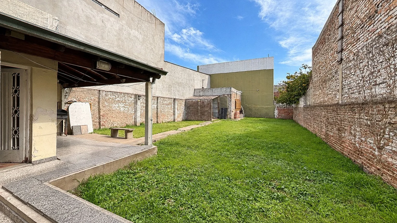 Casa de 5 ambientes en venta en La Tablada, Alvear 4800