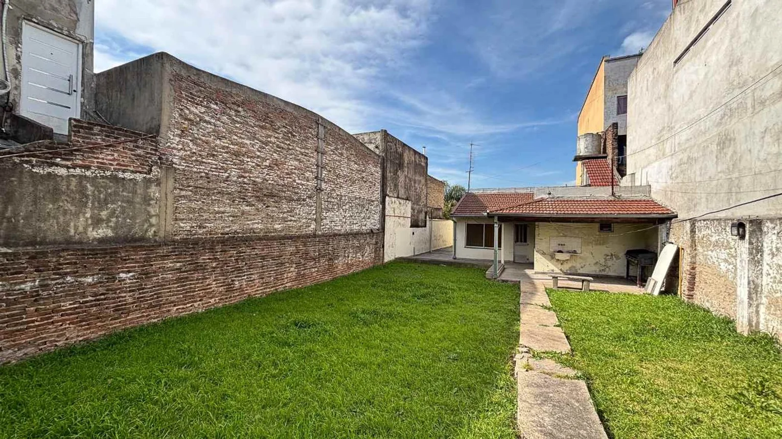 Casa de 5 ambientes en venta en La Tablada, Alvear 4800, foto 2