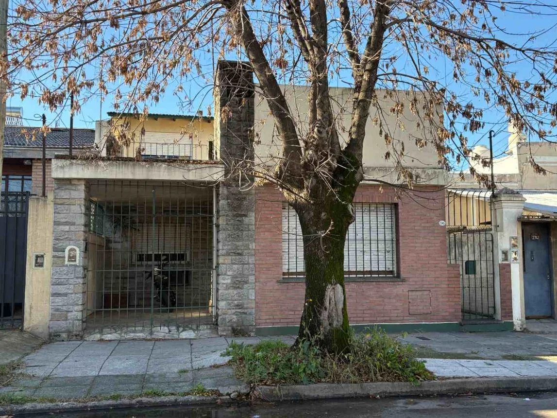 Casa de 5 ambientes en venta en San Andrés, Emilio Morello 2700