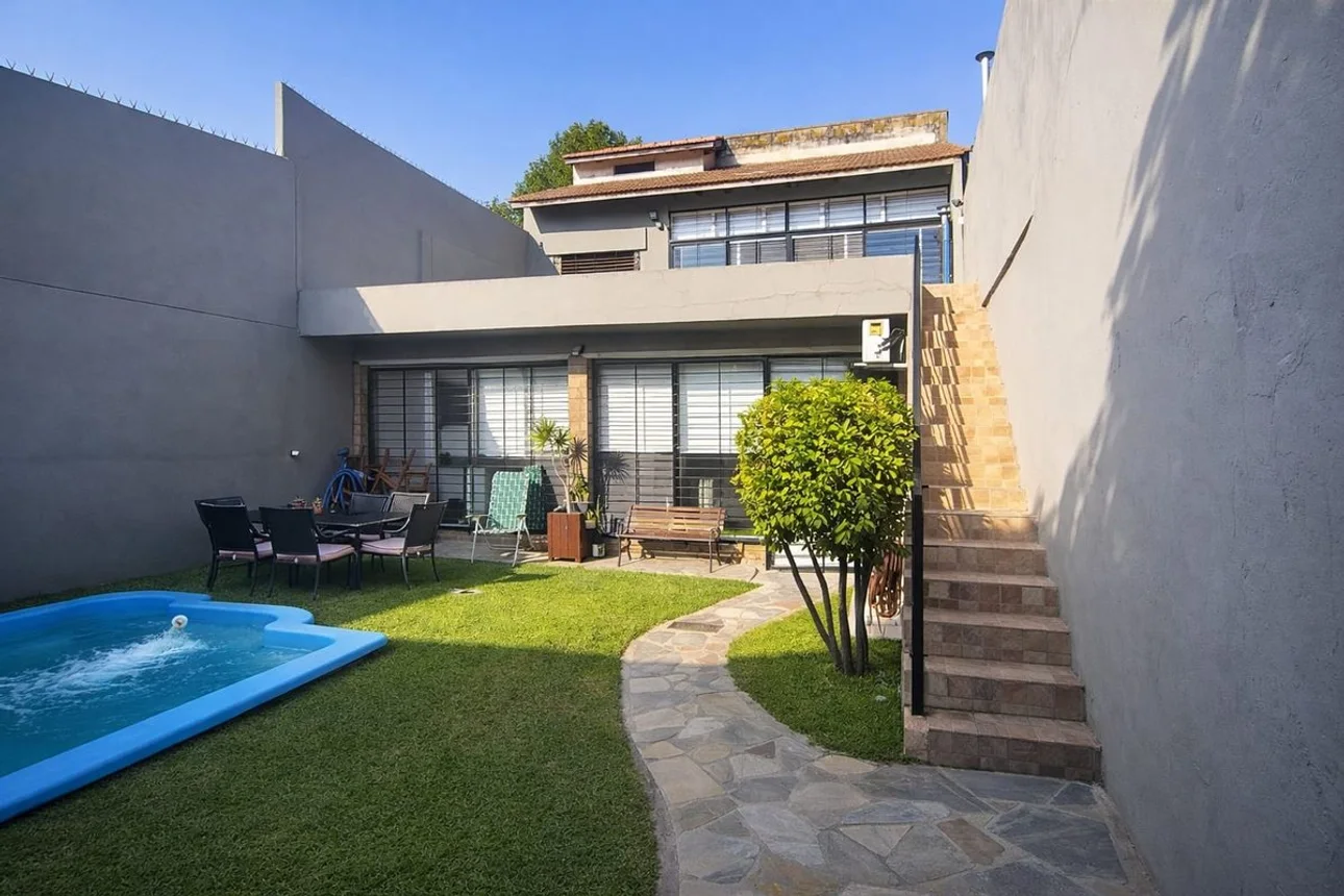 Casa en venta en Quilmes, foto 2