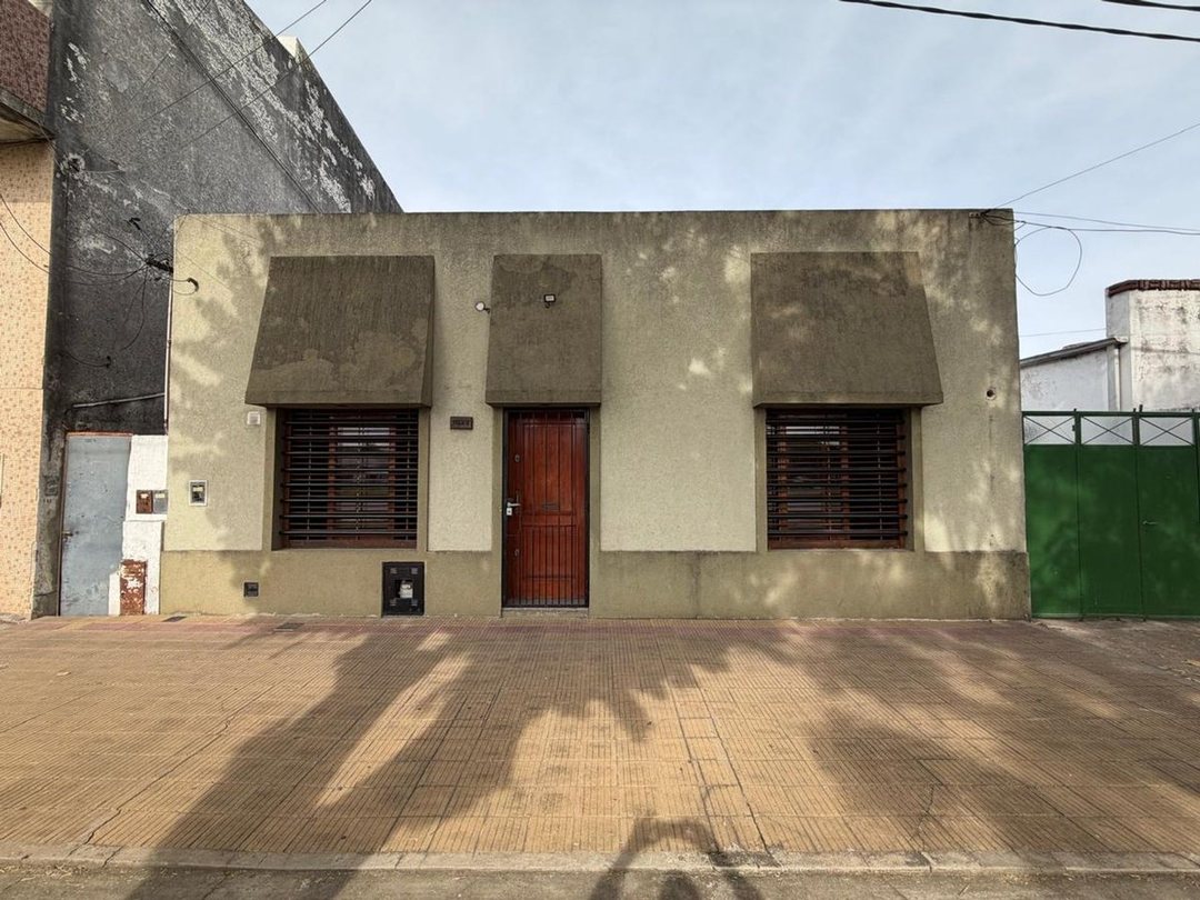 Casa 2 dormitorios en venta en La Plata con patio