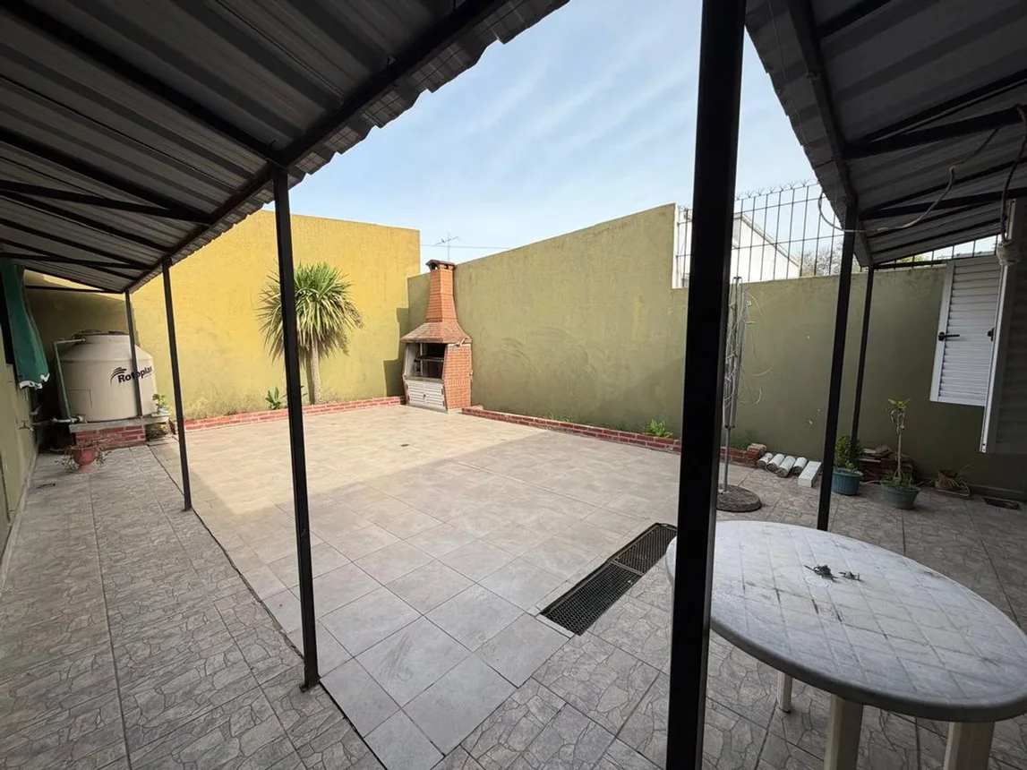 Casa de 3 ambientes en venta en La Plata, 72 E/ 25 y 26 1500, foto 2
