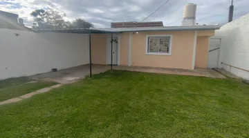 SE VENDE CASA 3 DORM COCHERA Y PATIO B STA ISABAEL