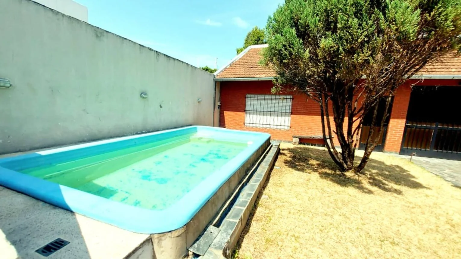 Casa de 5 ambientes en venta en El Palomar, Mercedes Álvarez 1900