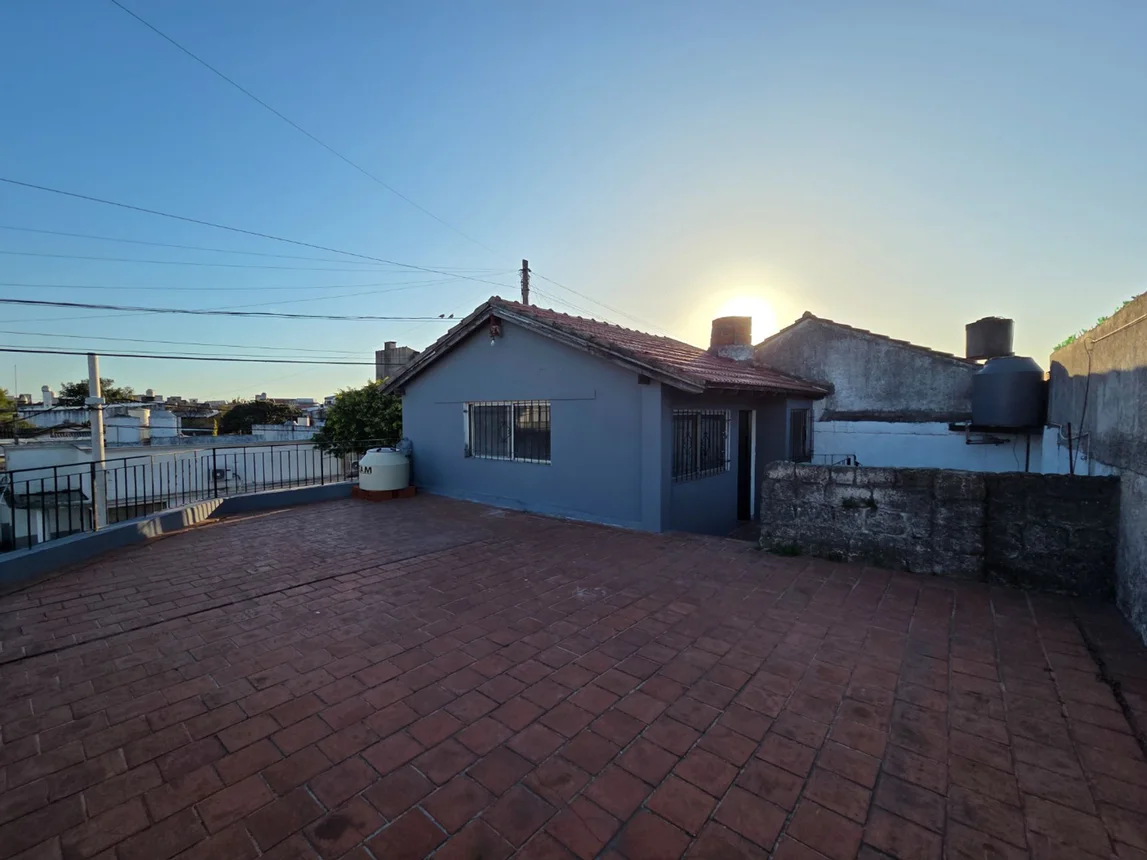 Casa de 3 ambientes en venta en Bernal Oeste, Ameghino 1800, foto 2