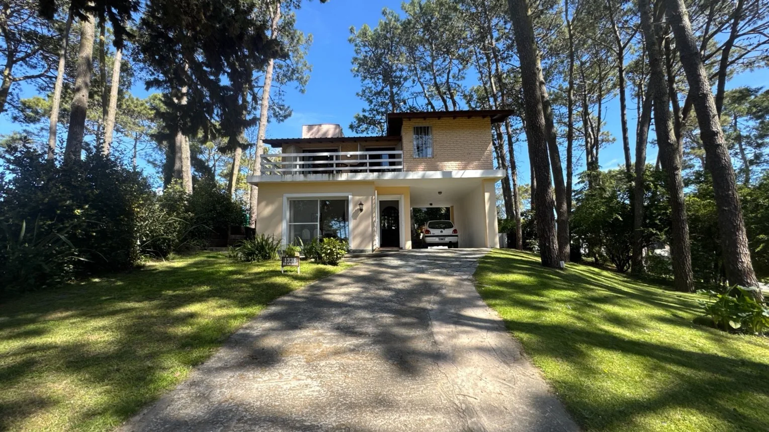 Casa de 5 ambientes en venta en Pinamar, De la Lisa 1300