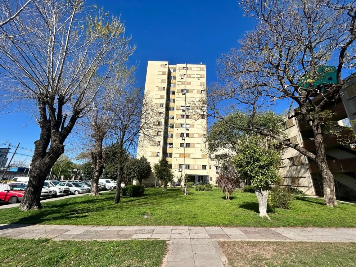 Departamento de 4 ambientes en venta en Villa Tesei, Eduardo Bradley 300