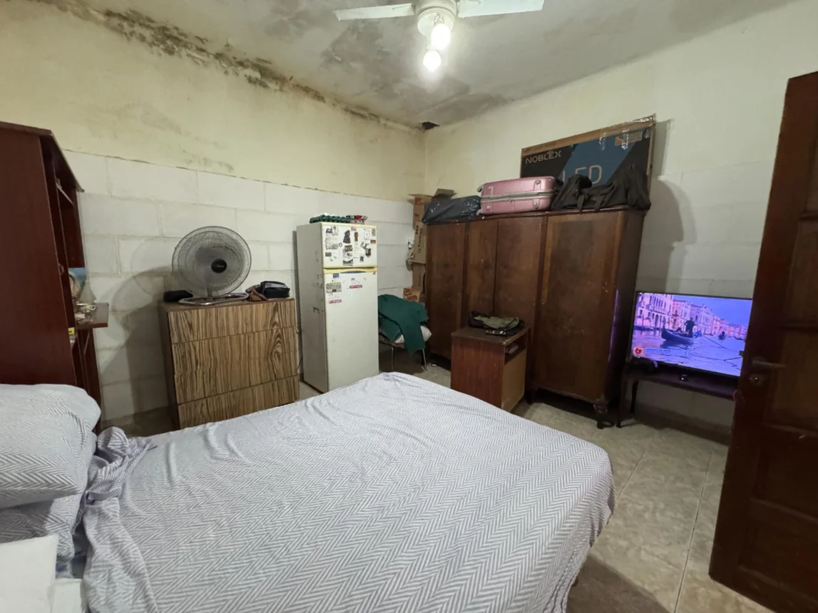Casa de 5 ambientes en venta en Lomas del Mirador, Calle Jose E. Rodo 300, foto 4