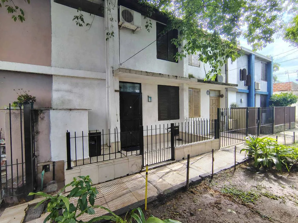 Casa dúplex de 4 ambientes en venta en Villa Tesei, Juan Jufré 200