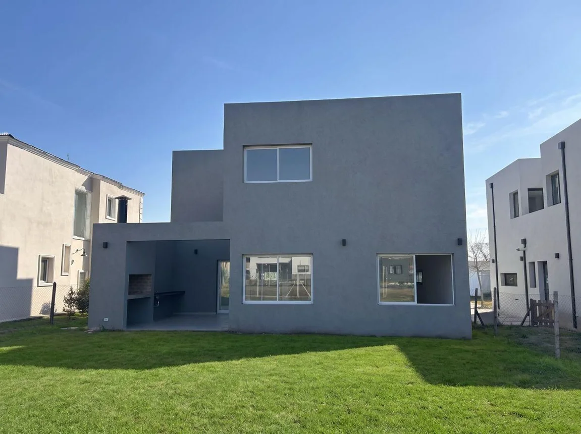 Casa dúplex en venta en Pilar, foto 3