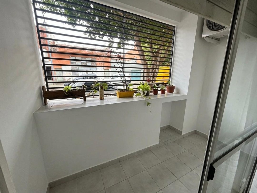 Monoambiente en venta Parque Chacabuco con balcón