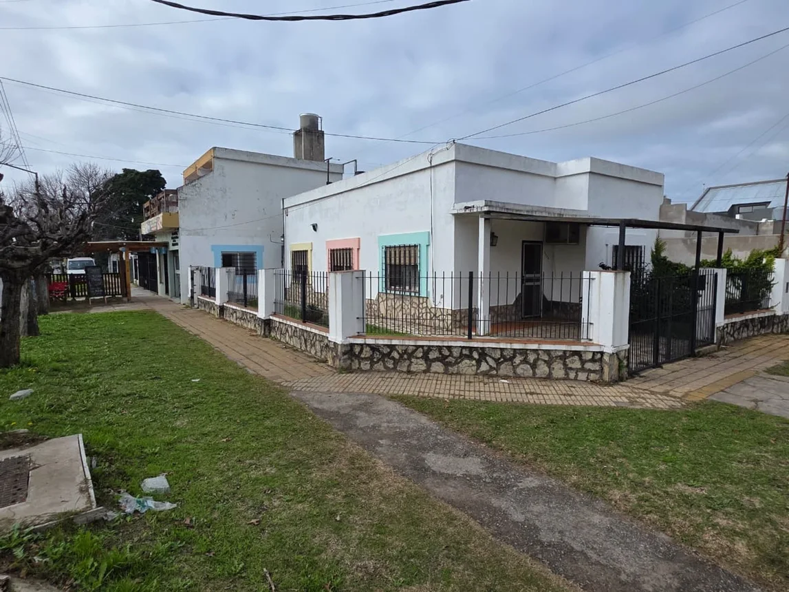 Casa de 8 ambientes en venta en Longchamps, Presidente Bartolomé Mitre 1000, foto 2