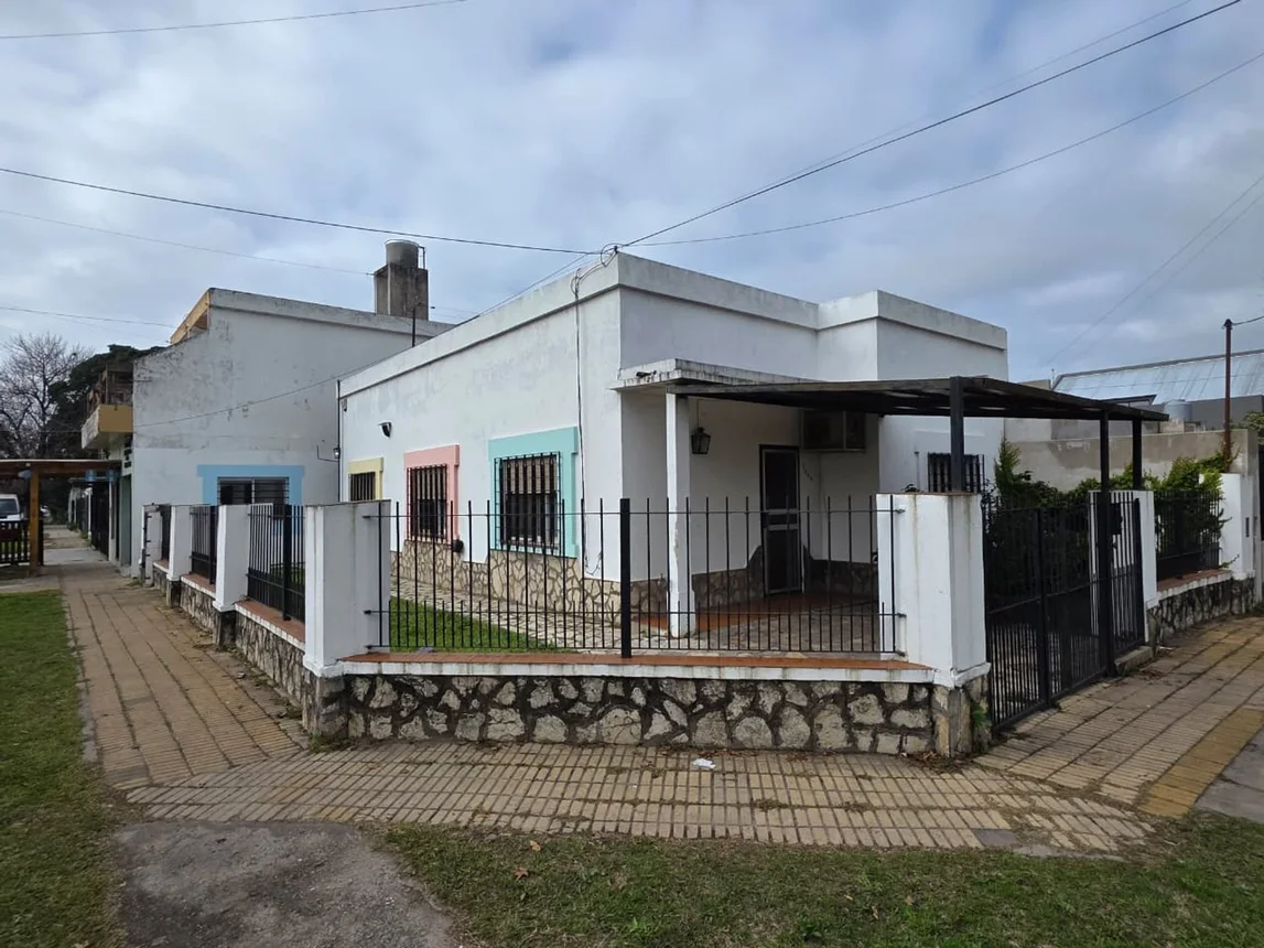 Casa de 8 ambientes en venta en Longchamps, Presidente Bartolomé Mitre 1000