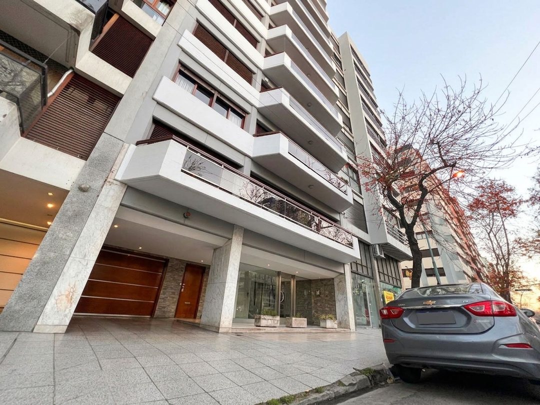 VENTA DEPARTAMENTO 4 AMB BALCON FRENTE PLAZA MITRE