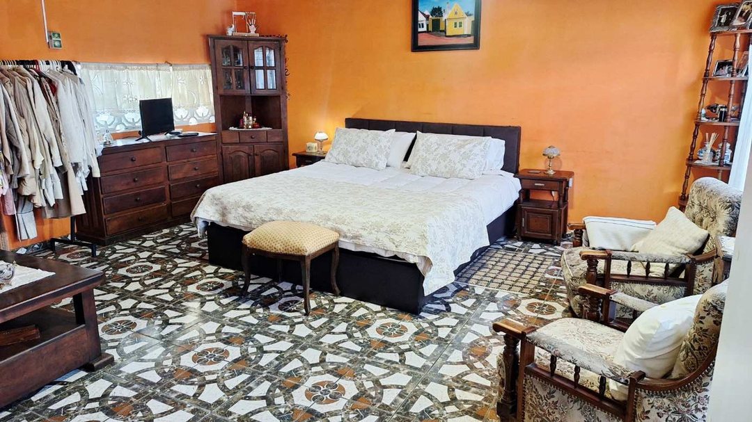 VENTA CASA 4 AMB + DPTO JARDIN COCHERA MORON SUR