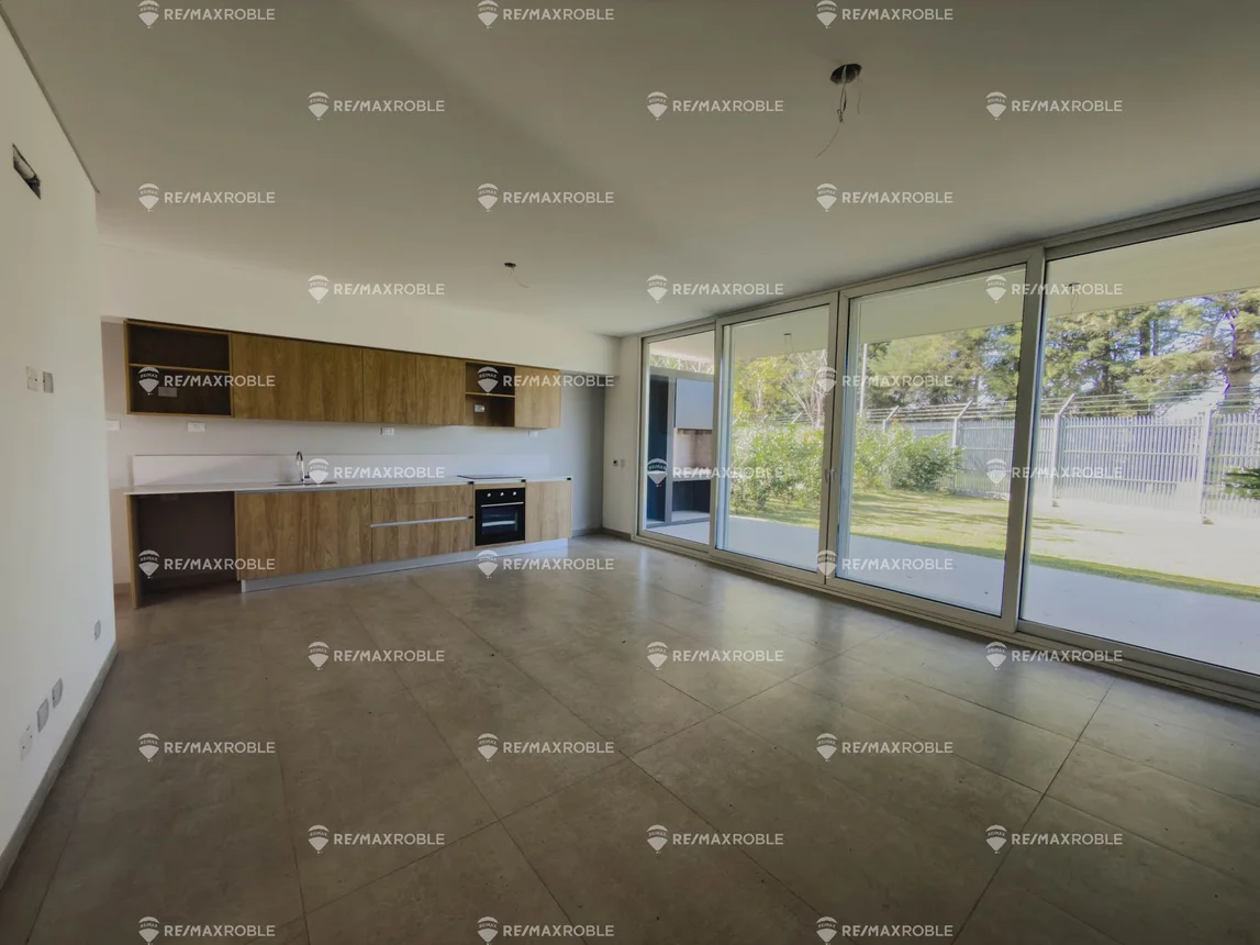 Casa dúplex en venta en Pilar, foto 4