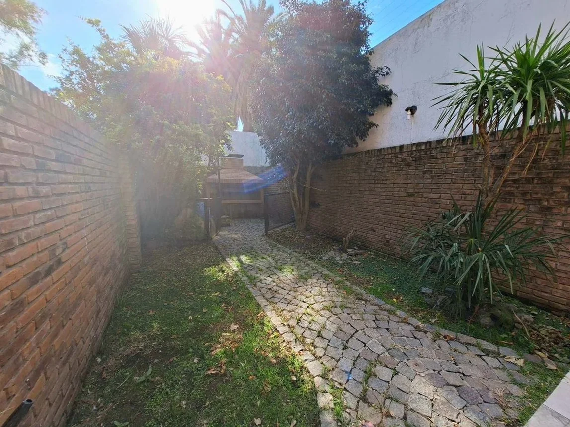 Casa tríplex en venta en Bernal Este, foto 4