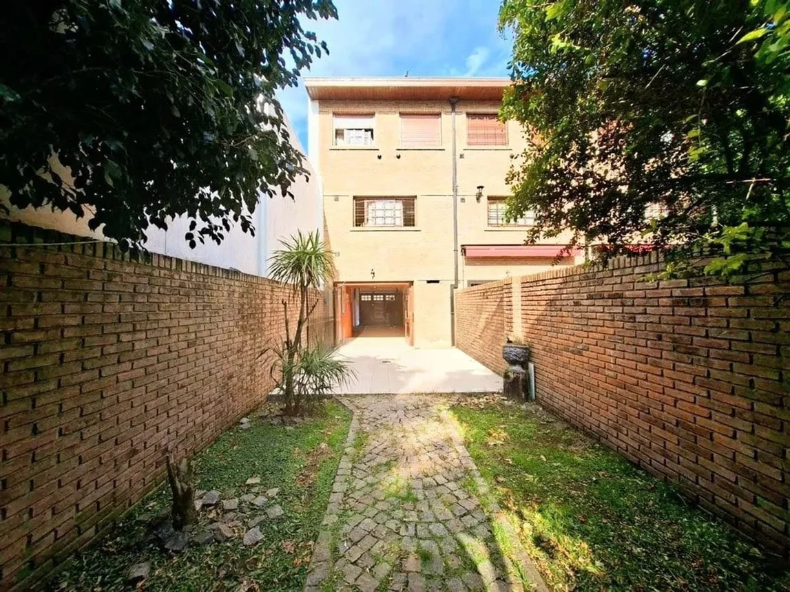 Casa tríplex en venta en Bernal Este