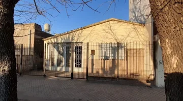 VENTA CASA DOS DORMITORIOS COCHERA C.BERMUDEZ