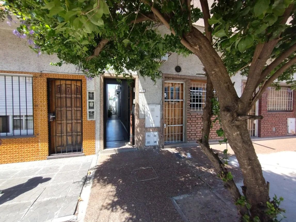 PH de 3 ambientes en venta en Bernal Oeste, Comodoro Rivadavia 100, foto 3