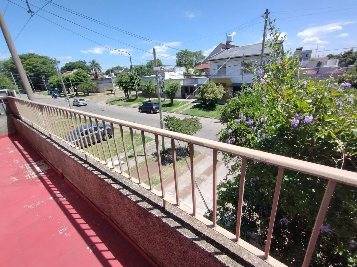 PH de 3 ambientes en venta en Bernal Oeste, Comodoro Rivadavia 100, foto 2
