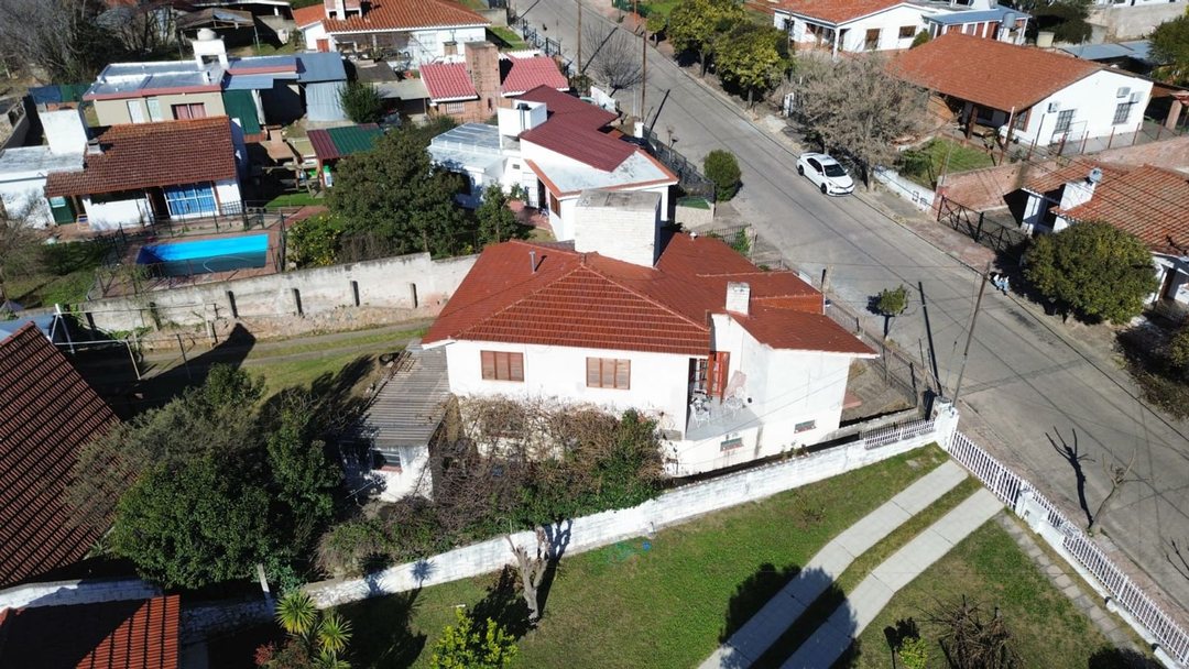 VENTA CASA 3 DORMIS MÁS 2 DEPARTAMENTOS CARLOS PAZ