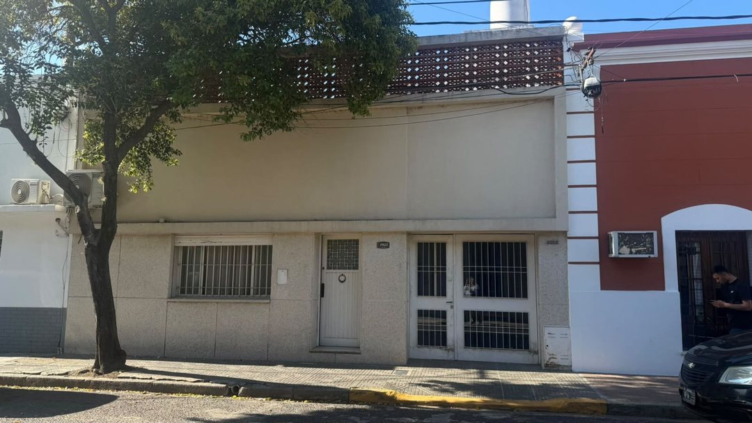 VENTA CASA 2DORM + COCH + TERRAZA + MONOAMBIENTE