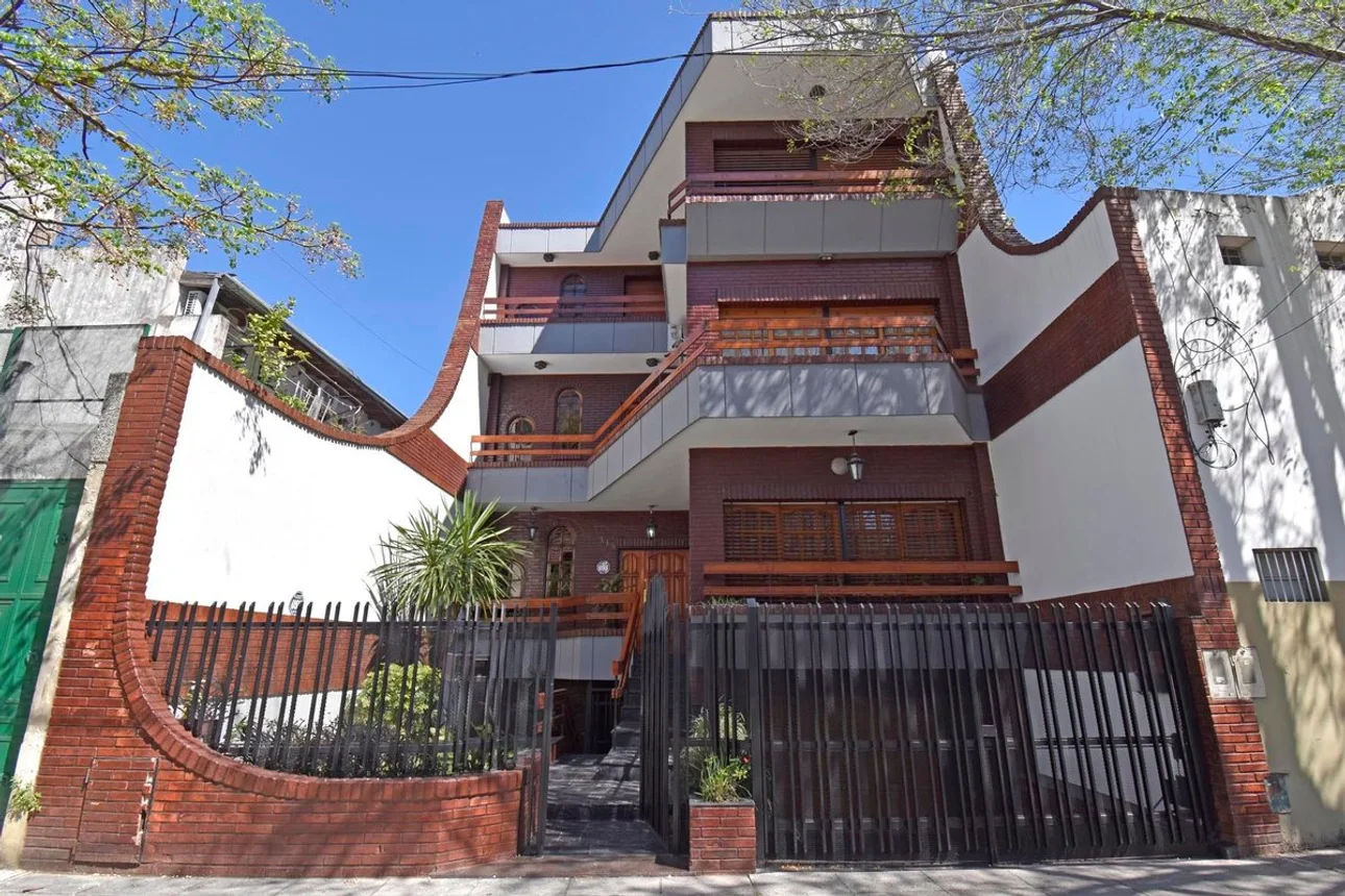 Casa tríplex de 6 ambientes en venta en Parque Patricios, Trole 300, foto 2