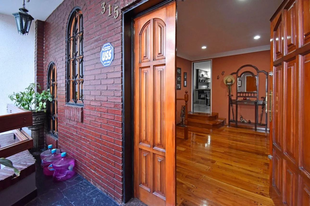 Casa tríplex de 6 ambientes en venta en Parque Patricios, Trole 300, foto 4