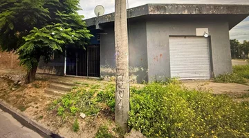 CASA A REFACCIONAR CON LOCAL EN ESQUINA