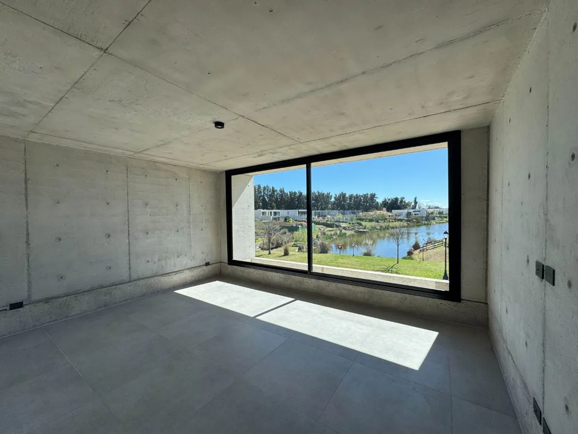 Casa de 7 ambientes en venta en Pilar, La Calesa Pilará, Crucero General Belgrano 0