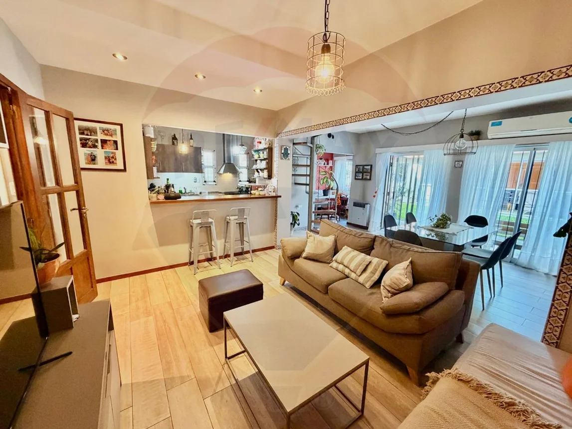 Casa en venta en Castelar, foto 2