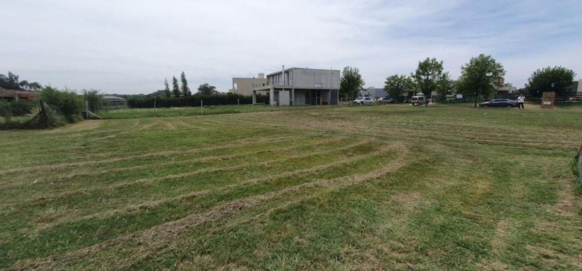VENTA LOTE AREA 1 SAN SEBASTIAN PILAR  (942 M2)