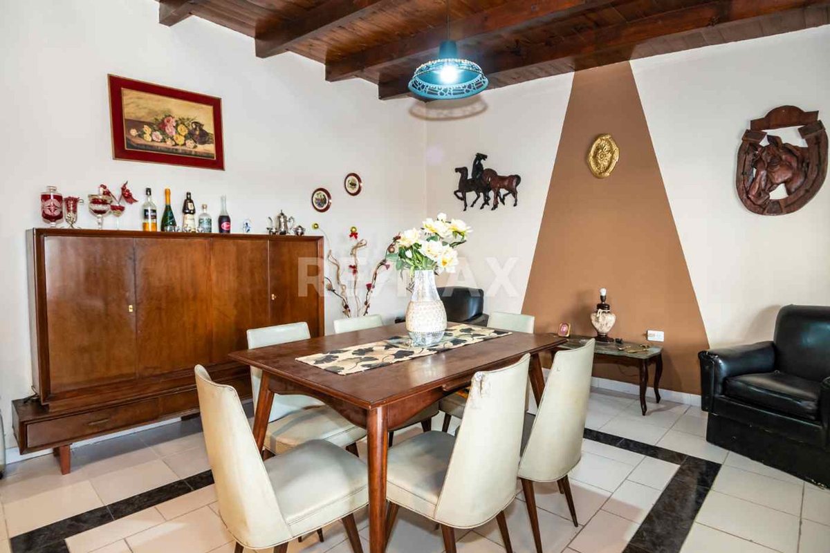 CASA VENTA LA MERCED CHICA CON PILETA 3 DORM - foto 7