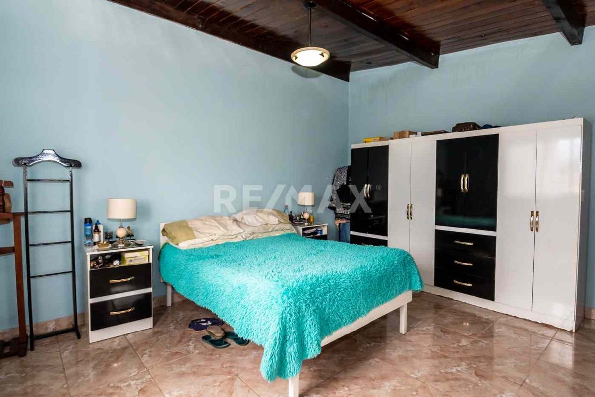 CASA VENTA LA MERCED CHICA CON PILETA 3 DORM - foto 14