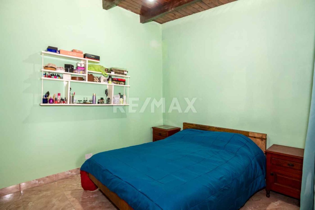 CASA VENTA LA MERCED CHICA CON PILETA 3 DORM - foto 9