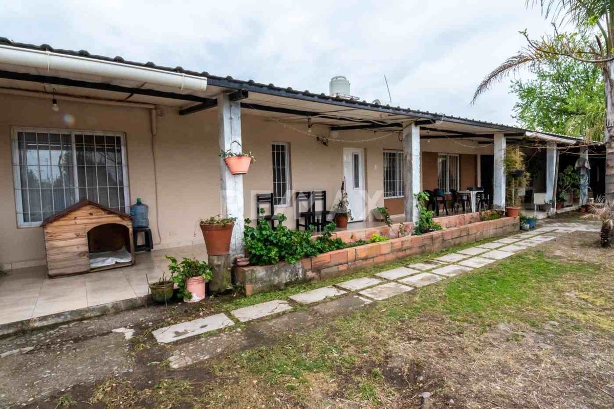 CASA VENTA LA MERCED CHICA CON PILETA 3 DORM - foto 5