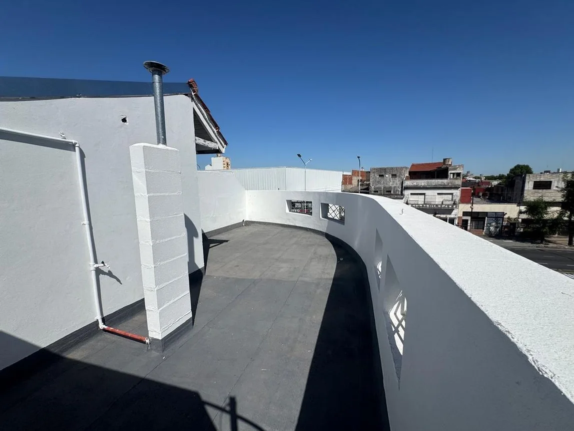 Departamento de 2 ambientes en venta en Piñeyro, Avenida Hipólito Yrigoyen 800