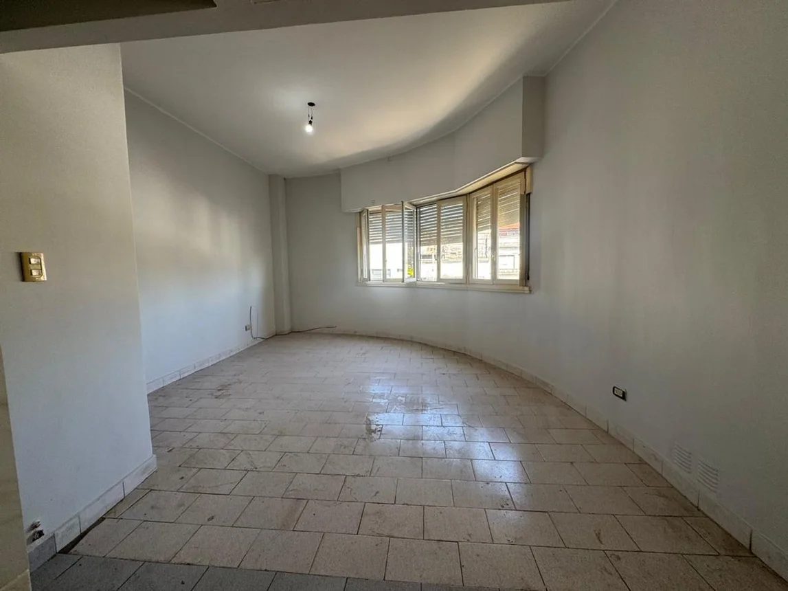 Departamento de 2 ambientes en venta en Piñeyro, Avenida Hipólito Yrigoyen 800, foto 2